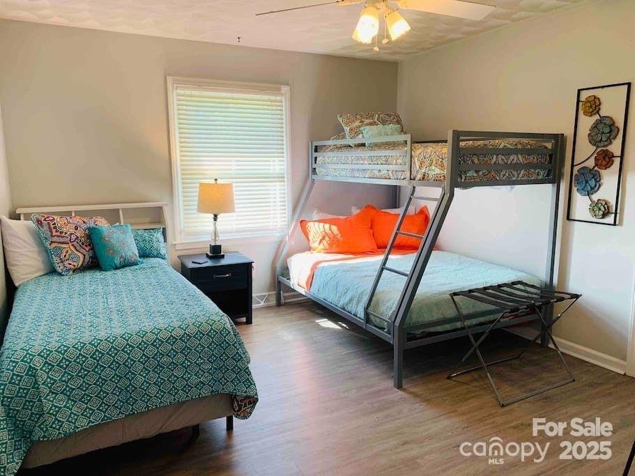 2706 and 2708 Harwell Street