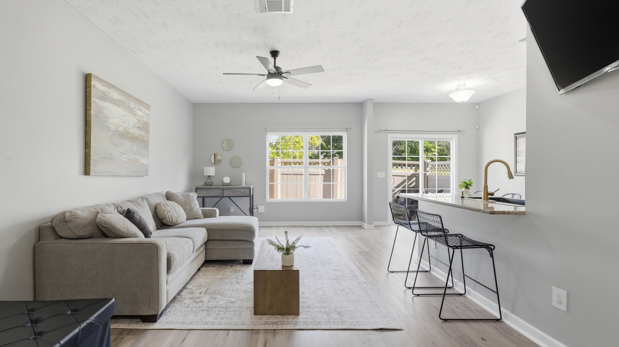 8215 Rossi Rd — sold