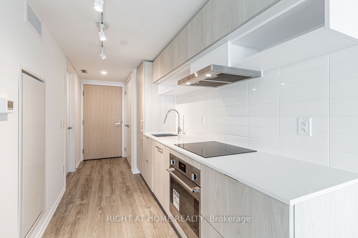 8 E Hillsdale Ave 745
