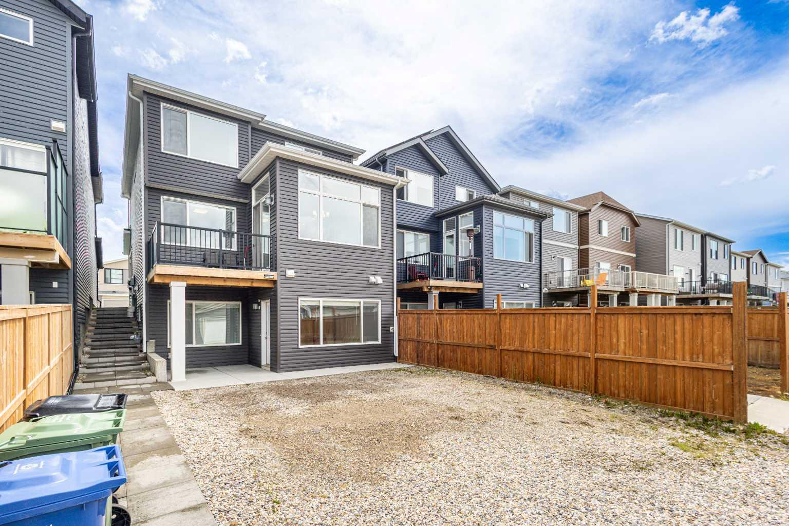 89 Howse Common NE
