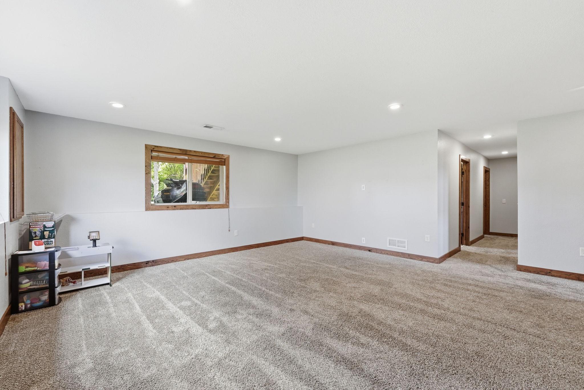 1306 Iris Lane NE