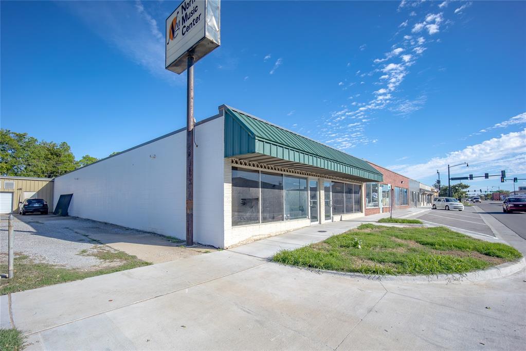 Located at 317 W Gray St in downtown Norman, this 4,100 SF retail or office building is zoned CCFB and offers a flexible layout for a variety of owner-user needs. The building includes a large open retail area, three additional rooms for offices or service areas, a breakroom, storage space, and one restroom. A large pylon sign provides excellent visibility. Well-positioned in an established downtown corridor with access to local amenities. Offered at $410,000. Also available for lease. $10.00 SF/YR - Modified Gross.