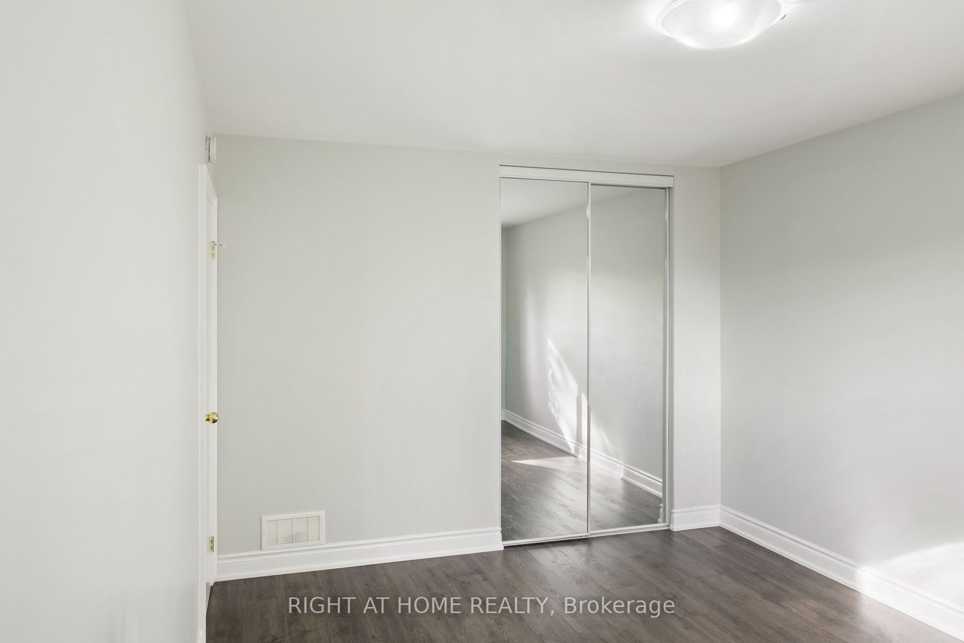 65 Regatta Cres #main