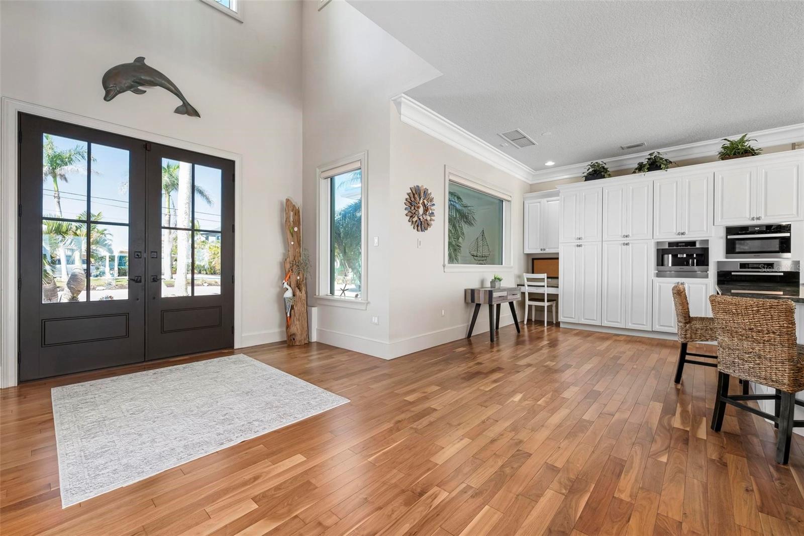 606 Crestwood Lane