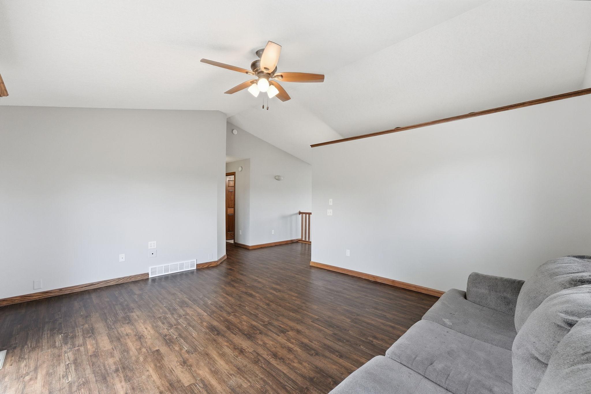 1306 Iris Lane NE