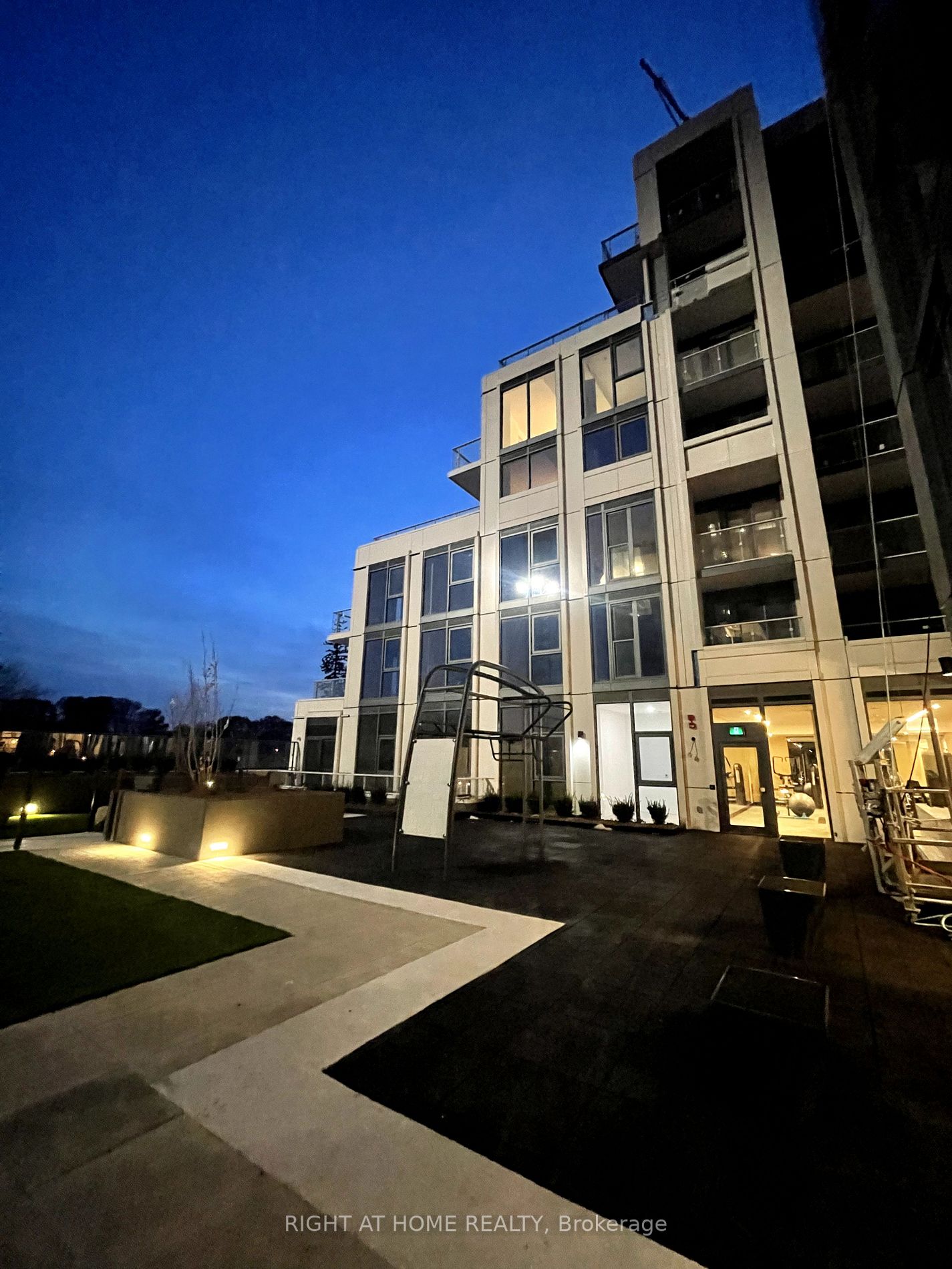 2020 Bathurst St 316