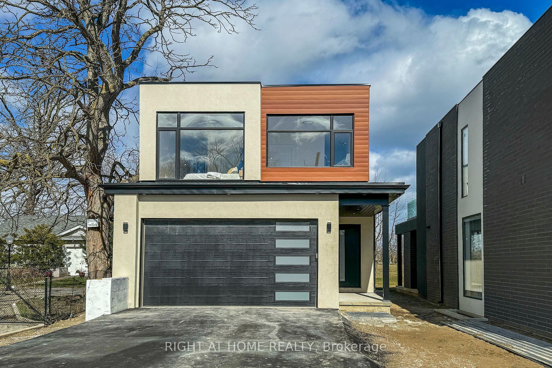 768 Montbeck Cres