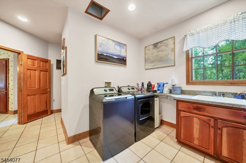 137 Lanning Rd — photo 17 of 38
