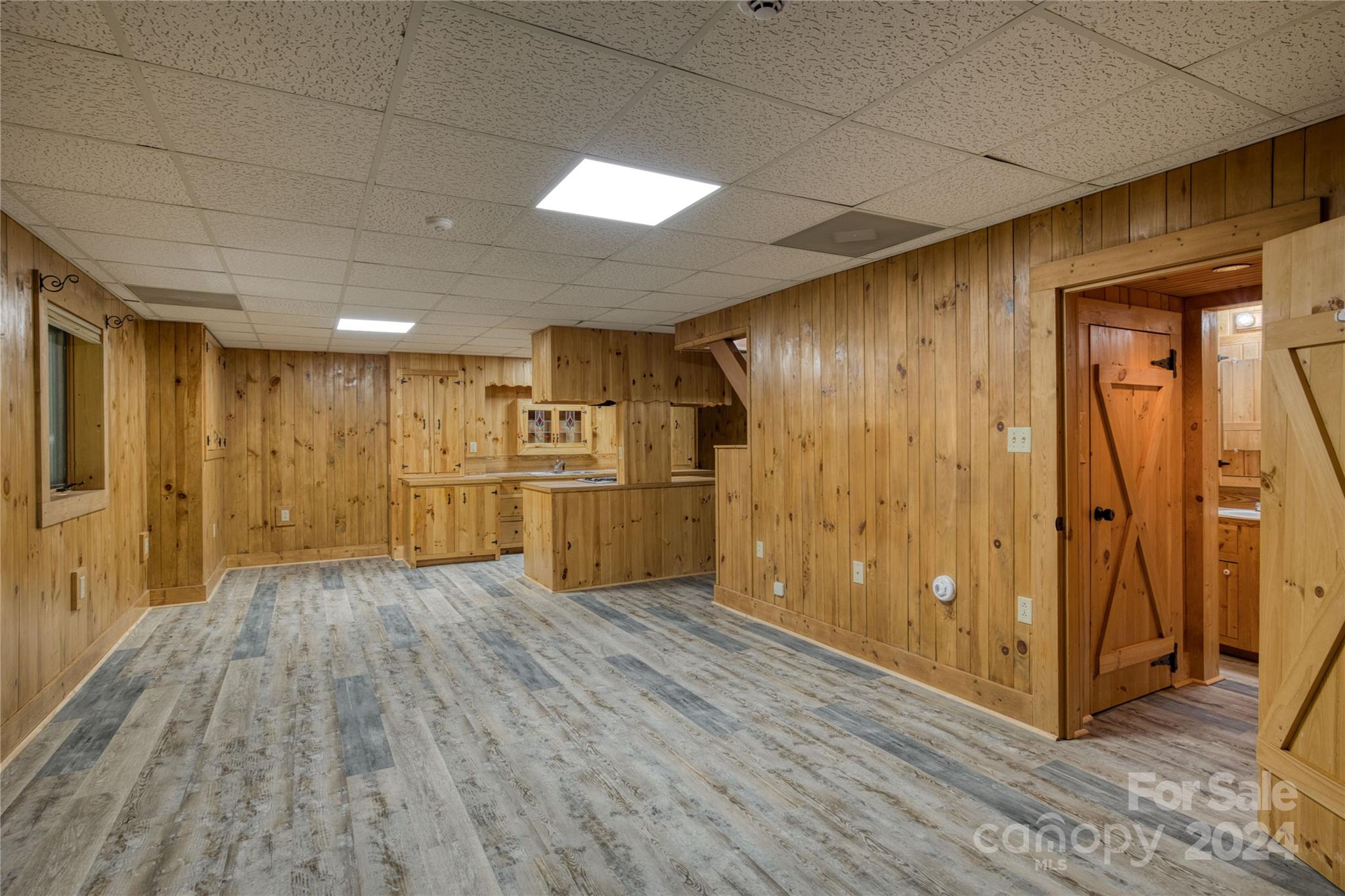 304 Tomlinson Court NE