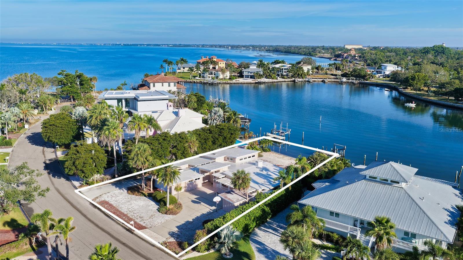 355 S Shore Drive, Sarasota, FL