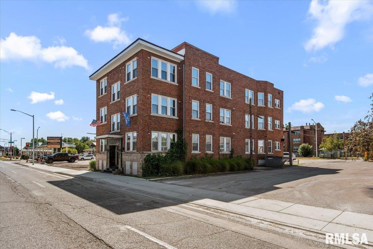 520 E South Grand Avenue