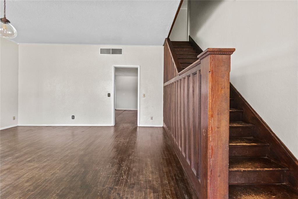 108 W Tom Stafford Street