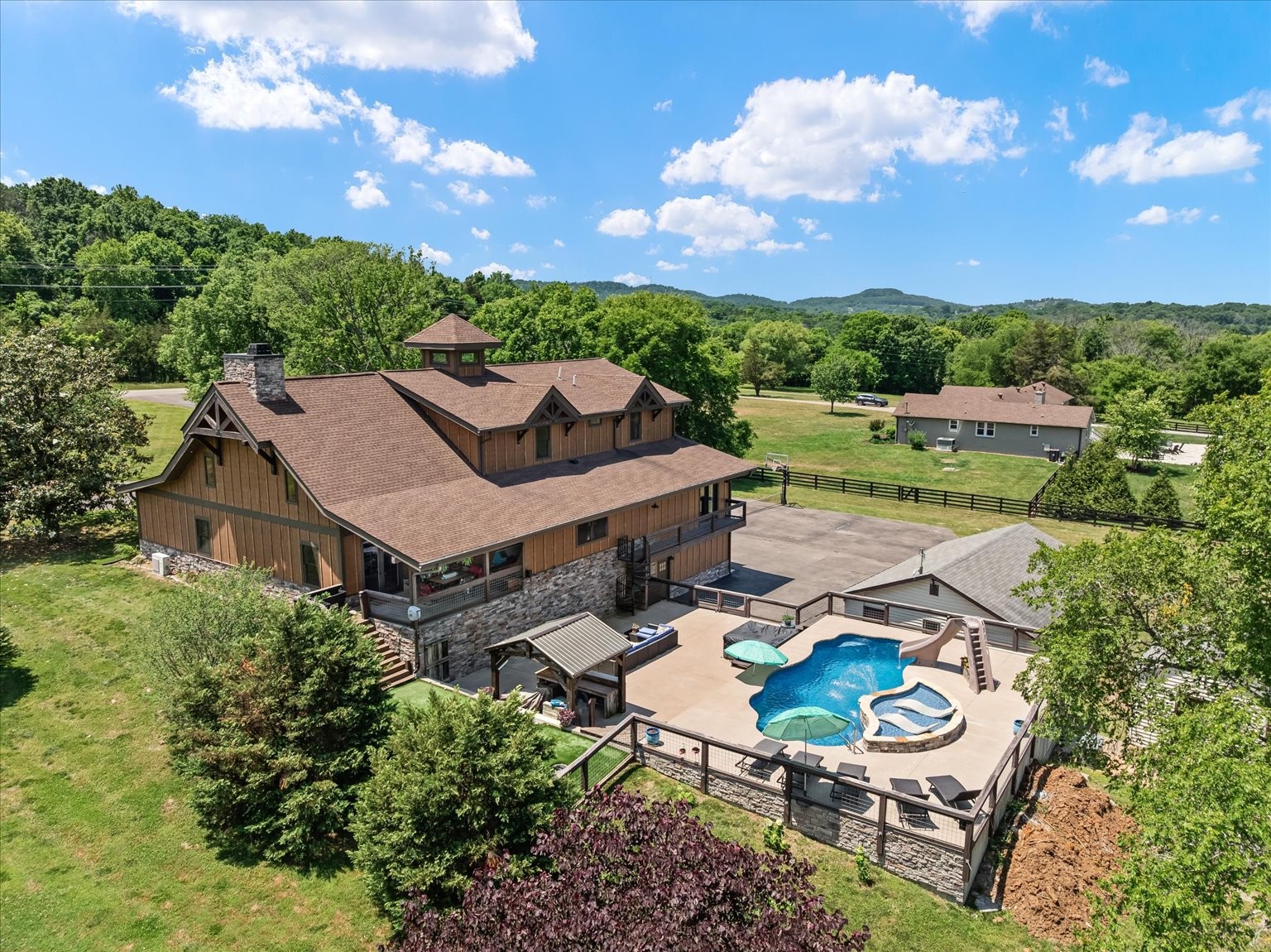 2030 Williams Rd — sold