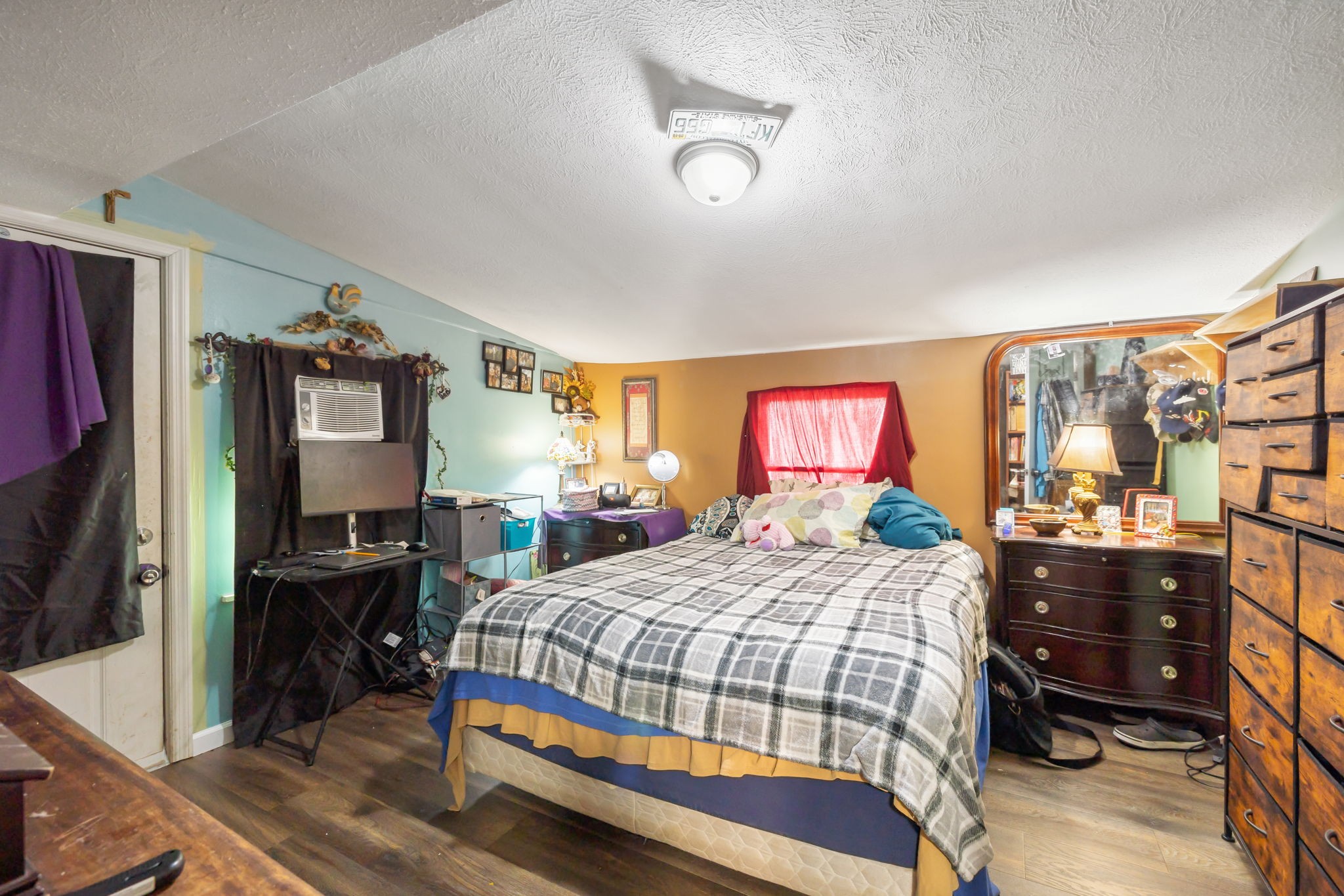 211 W Adams Ave