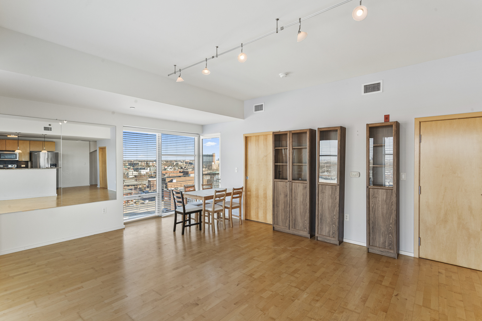 301 N Neil Street 904