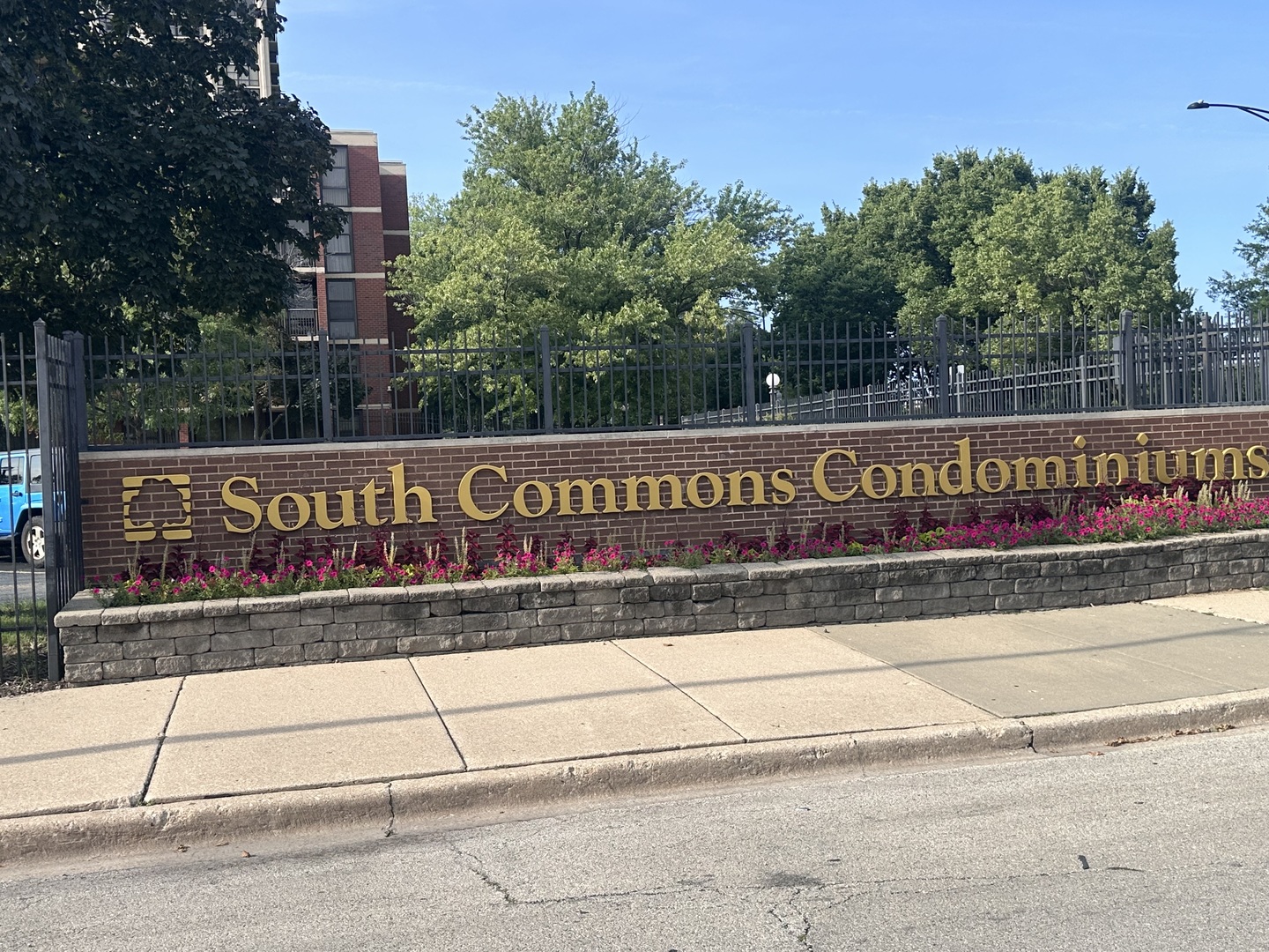 3021 S Michigan Avenue 311