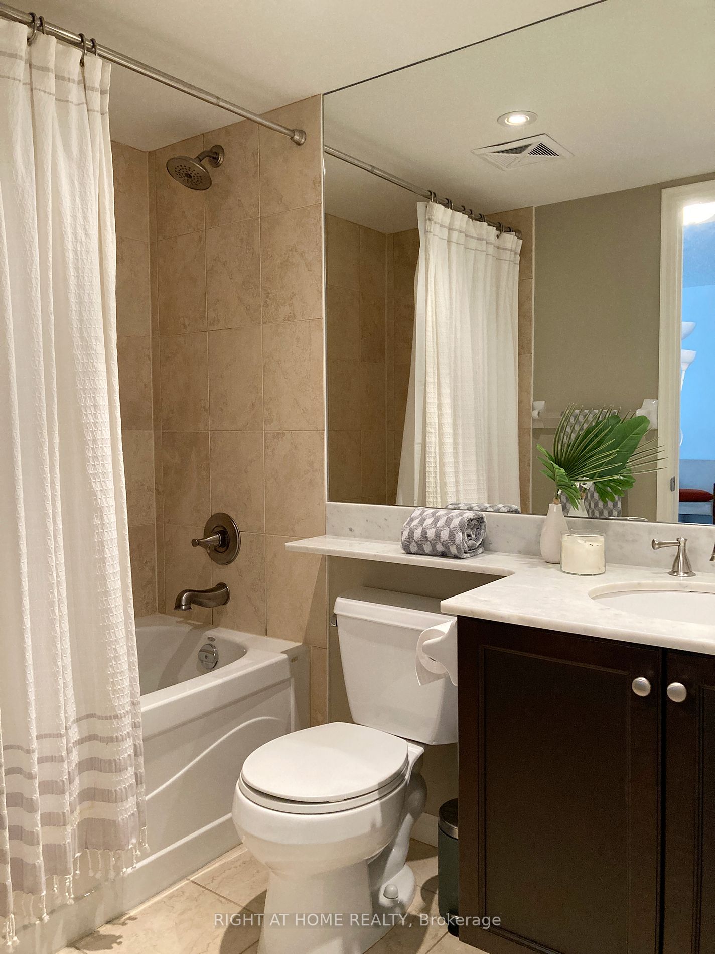 900 Mount Pleasant Rd 704