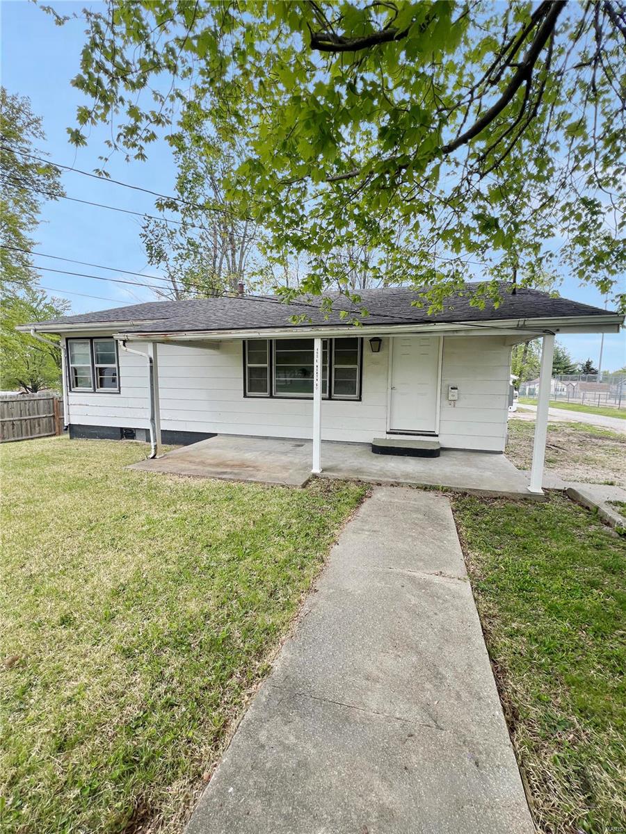 490 E North
