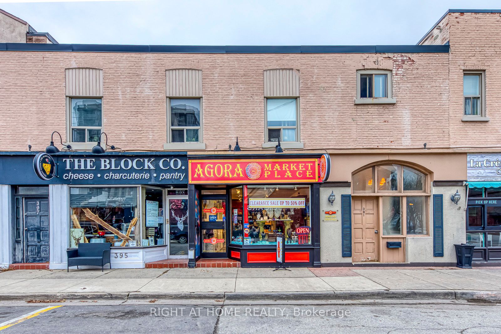 393 John St