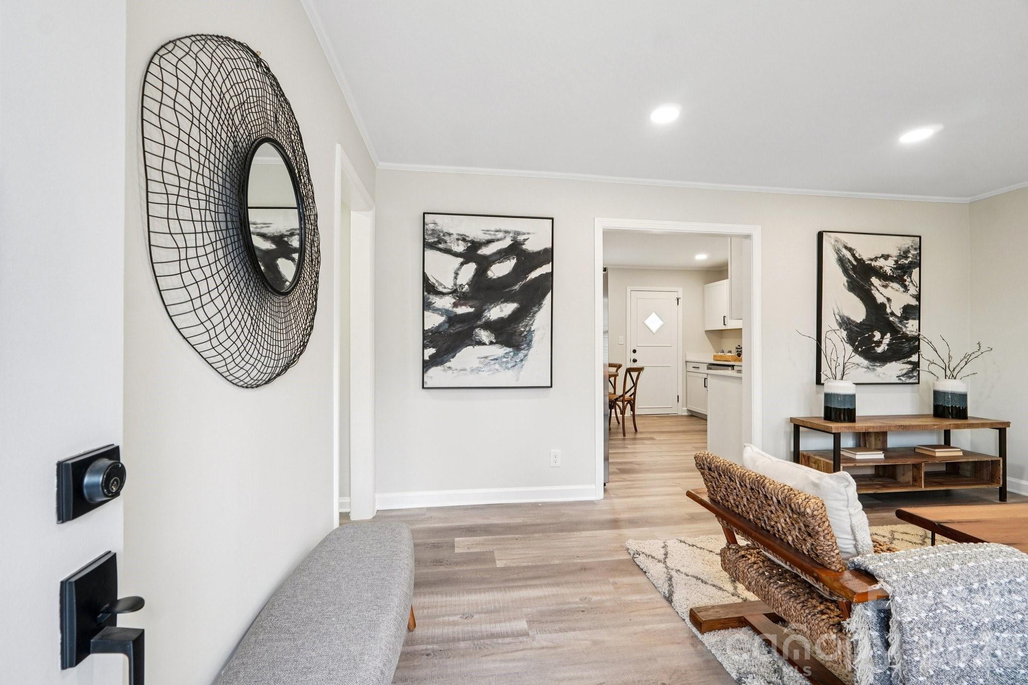 915 Crestmere Street