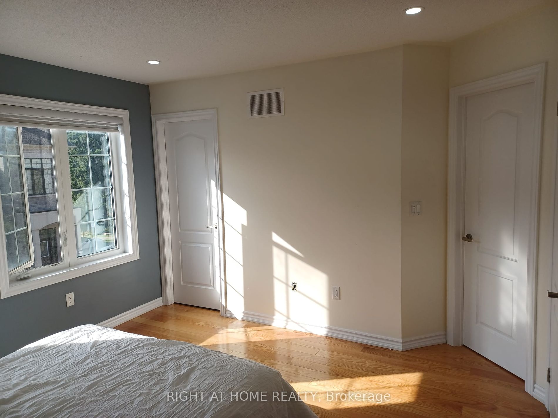 297 W Bloomington Rd