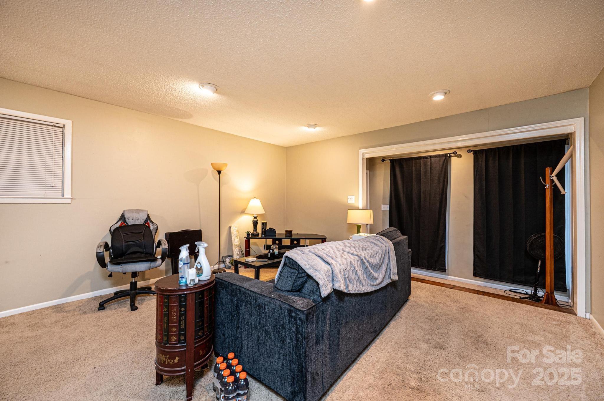 711 Meredith Court SW