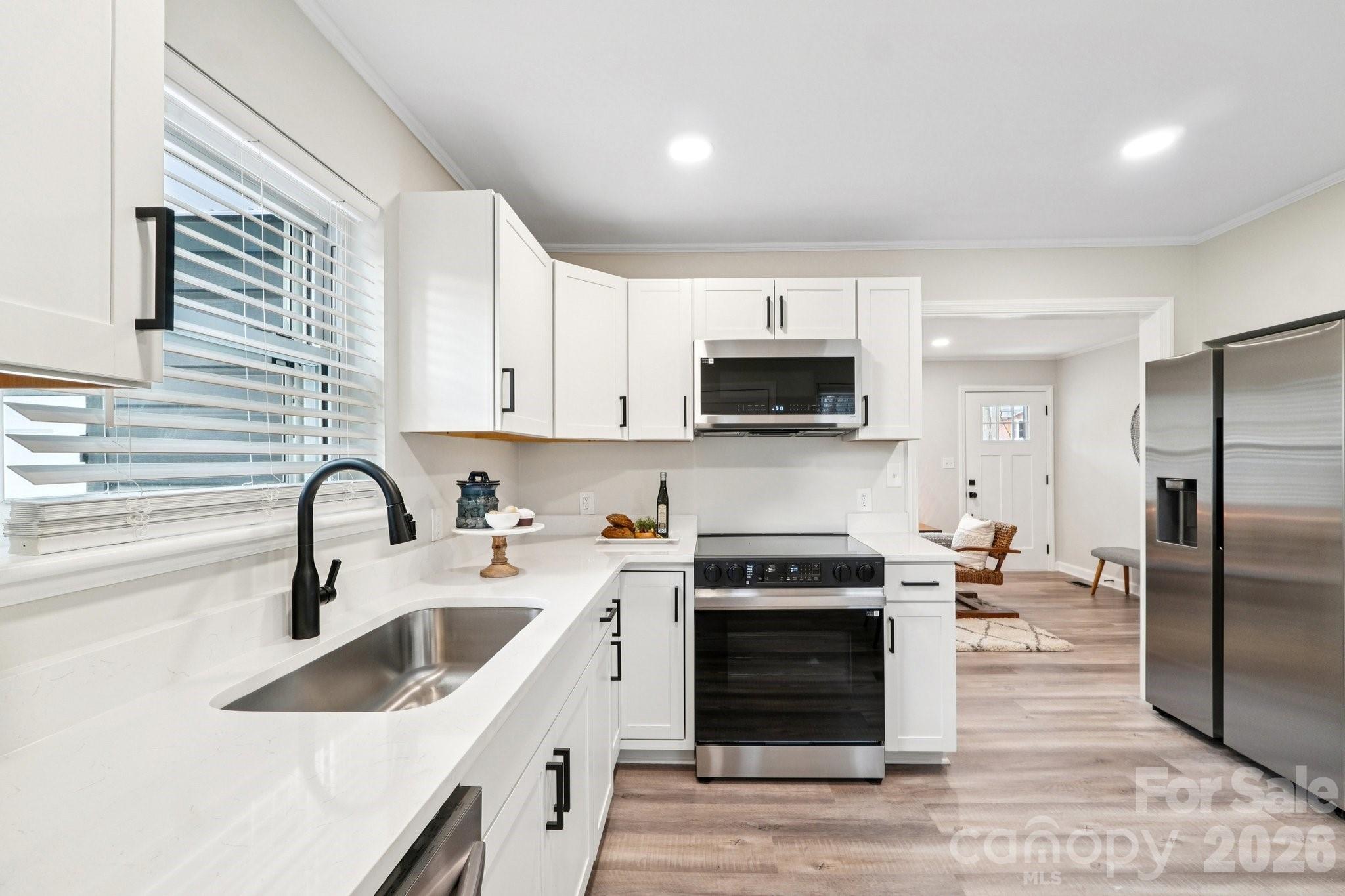 915 Crestmere Street