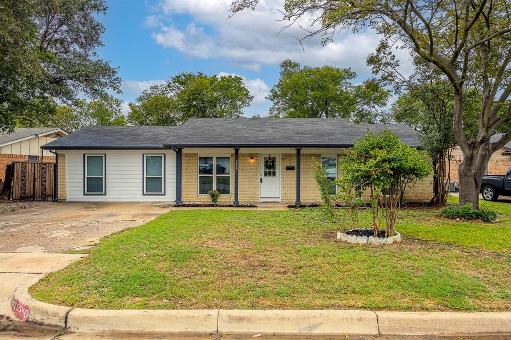 This 4-bedroom, 2-bath home offers a practical opportunity for buyers seeking homeownership. It includes 1,580 square feet of living space with an open floor plan. The kitchen features granite countertops and space for dining, and all bedrooms have ceiling fans. The primary bedroom includes a walk-in closet. There is a dedicated laundry area with electric hookups.
The property has no HOA fees, which may reduce monthly expenses. The location provides convenient access to schools, major roads, and local services.
This home could be suitable for first-time buyers or those looking for additional space.