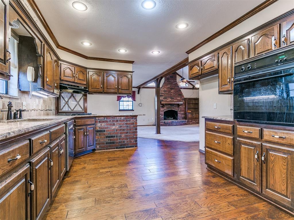 9901 Woodview Drive