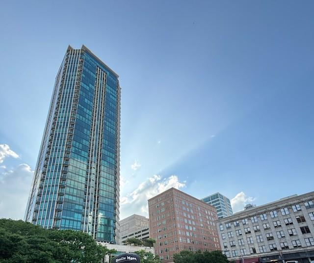 500 Throckmorton Street 1102