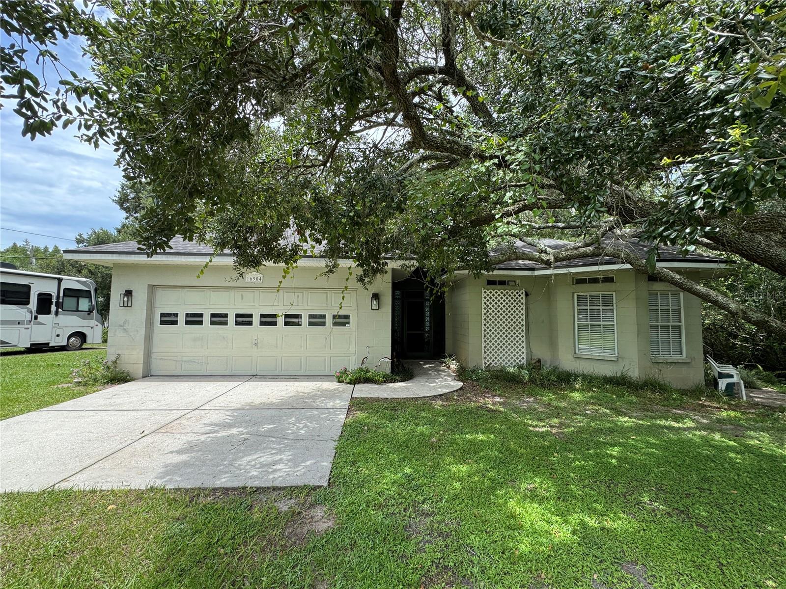 3br/2ba in main house with living, dining, eat-in kitchen, breakfast nook, utility with washer/dryer, sink and freezer and two car garage. Total living square footage: 2261. Has cabana, separate from main house, with daybed nook, no closet, living/hotel style kitchenette with apartment size fridge, bathroom and separate side entrance. Main house is currently set up as two 1/1's, rear two bedrooms are now configured as an in-law suite with bedroom, living/hotel style kitchenette with apartment size fridge, bathroom and separate rear entrance. 9'-4" ceiling heights throughout. 8' french doors and SGD to large lanai with screened in pool. Installed new A/C & air handler 5 years ago, new roof 3 years ago, resurfaced pool and new screening 1 year ago. Built 1997, with only one owner. Sits on approximately 1 acre, with well and septic. Conservation area in back and wooded creek bed along north side. Electrical outlets installed for 30 amp and 50 amp RV's, with plenty of yard for your toys. No HOA. Zoned agricultural, allowing for livestock and chickens. If you want country living with the convenience of urban living, this one's for you! Best suited for multiple generations. All appliances stay. Will leave lawn care equipment. Excellent school district!! Needs some repair and aesthetic updates. La traducción al español puede no ser precisa, se debe referir al inglés para mayor precisión