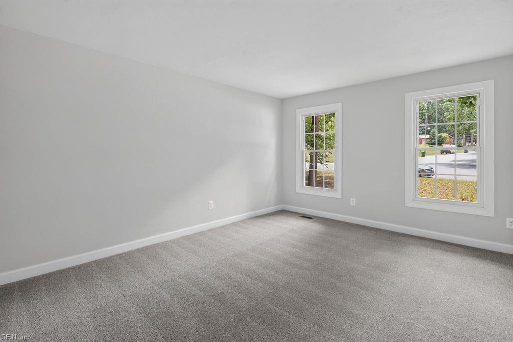 112 W Rexford Drive