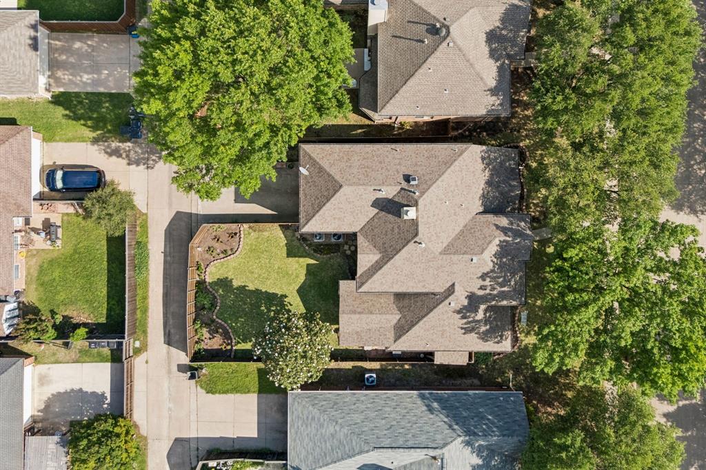 1105 Easton Lane