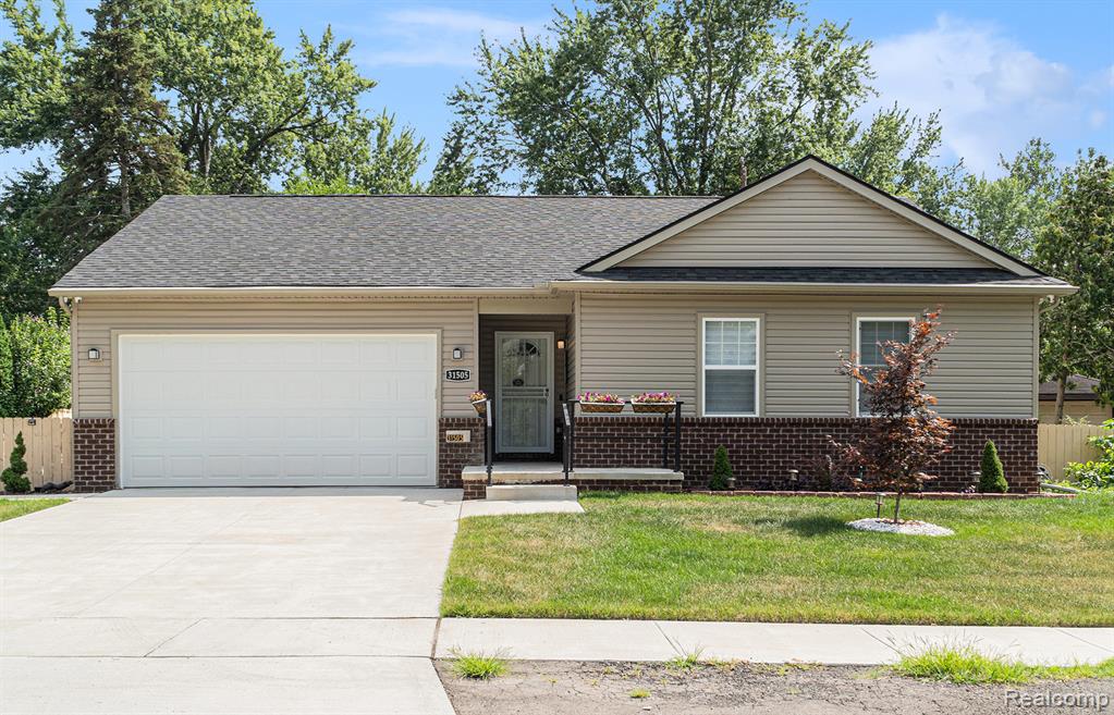 STOP scrolling, DROP what you’re doing, and ROLL into your brand-new dream home! This stunning new construction in Garden City offers 3 bedrooms, 2 baths, an open-concept layout, quartz kitchen, and high-end finishes throughout. Built for modern living with style, space, and comfort. No renovations, no waiting! Just move right in. Homes like this don’t last. Book your showing NOW!