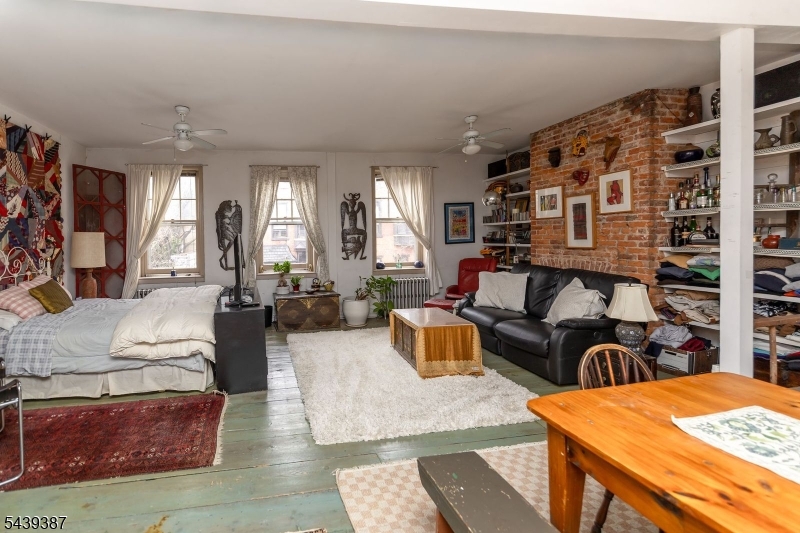 21 N 2nd St
