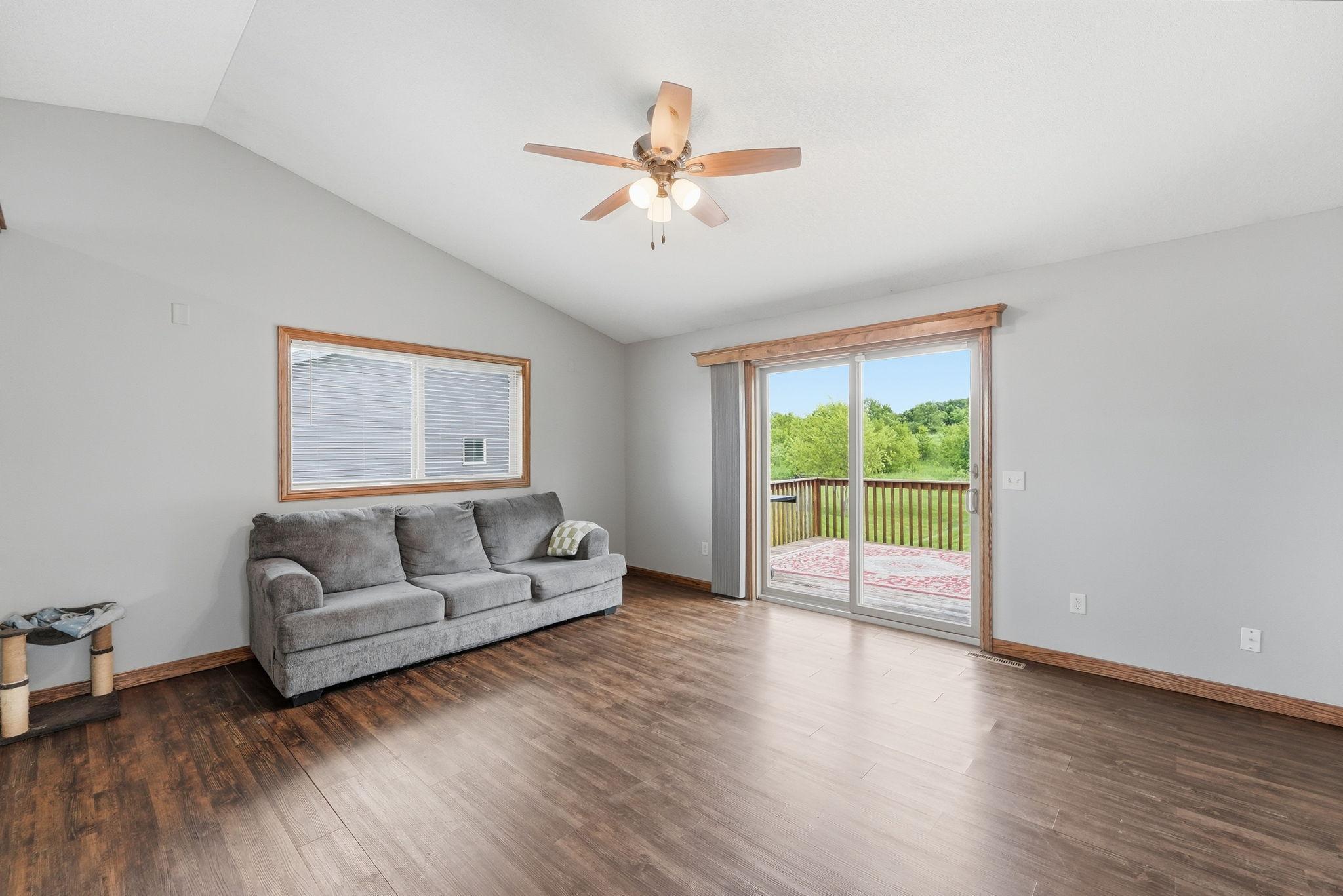 1306 Iris Lane NE