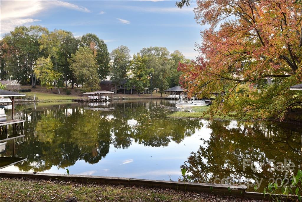 Property wrapper Lake Tillery Waterfront Properties Lynn Norman