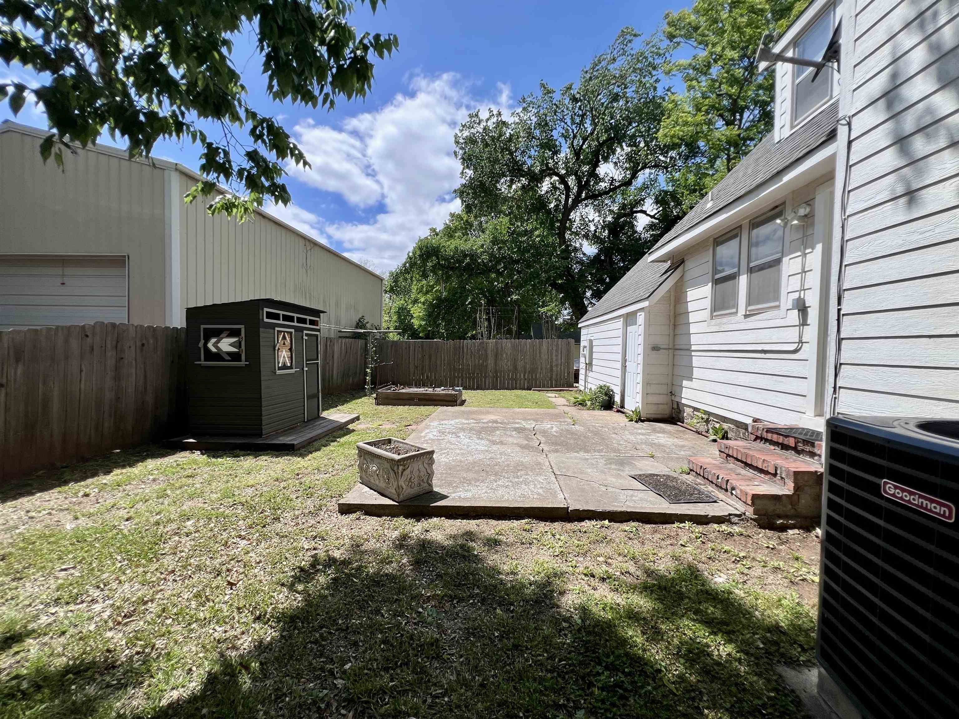 1103 Mansfield