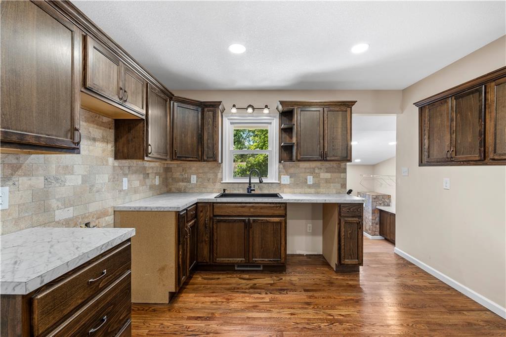 115 W Walnut Street