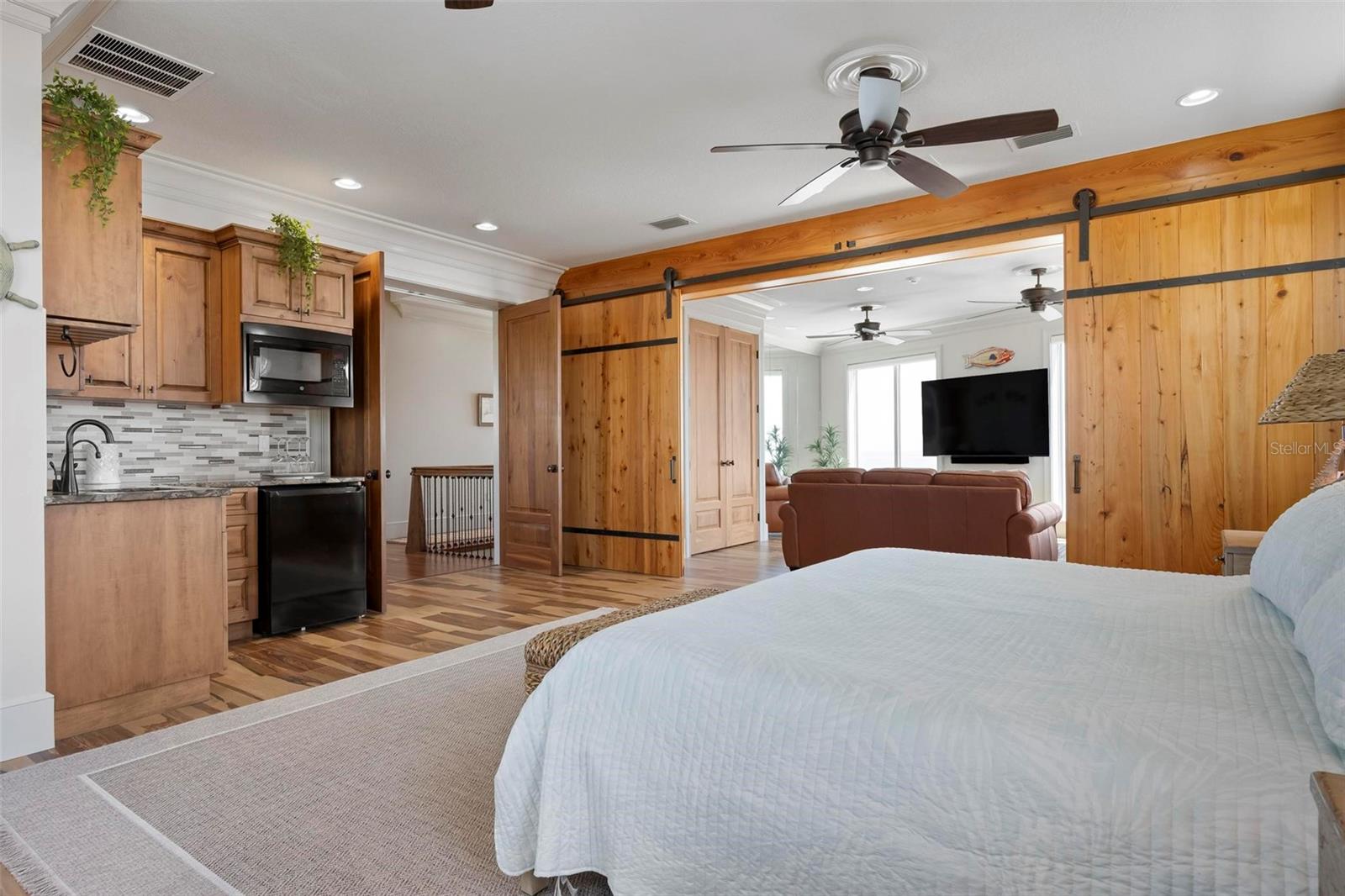 606 Crestwood Lane