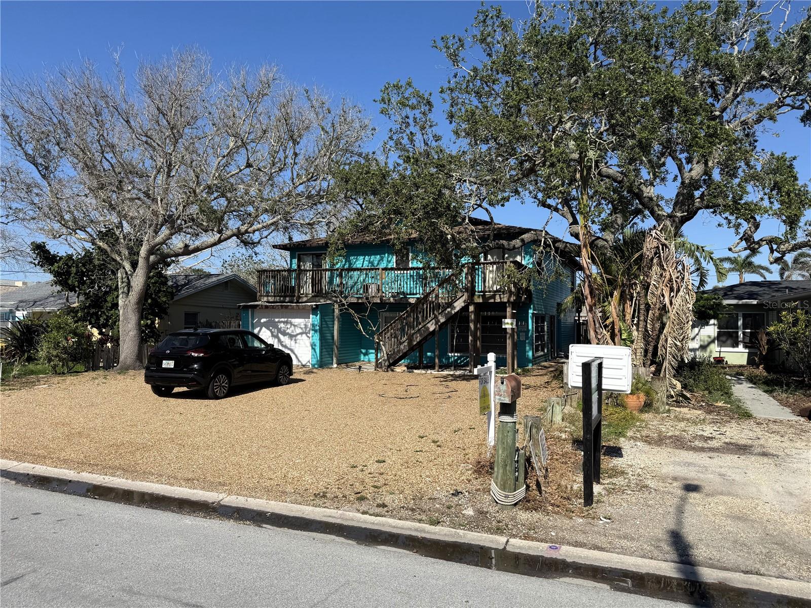 725 1st Street