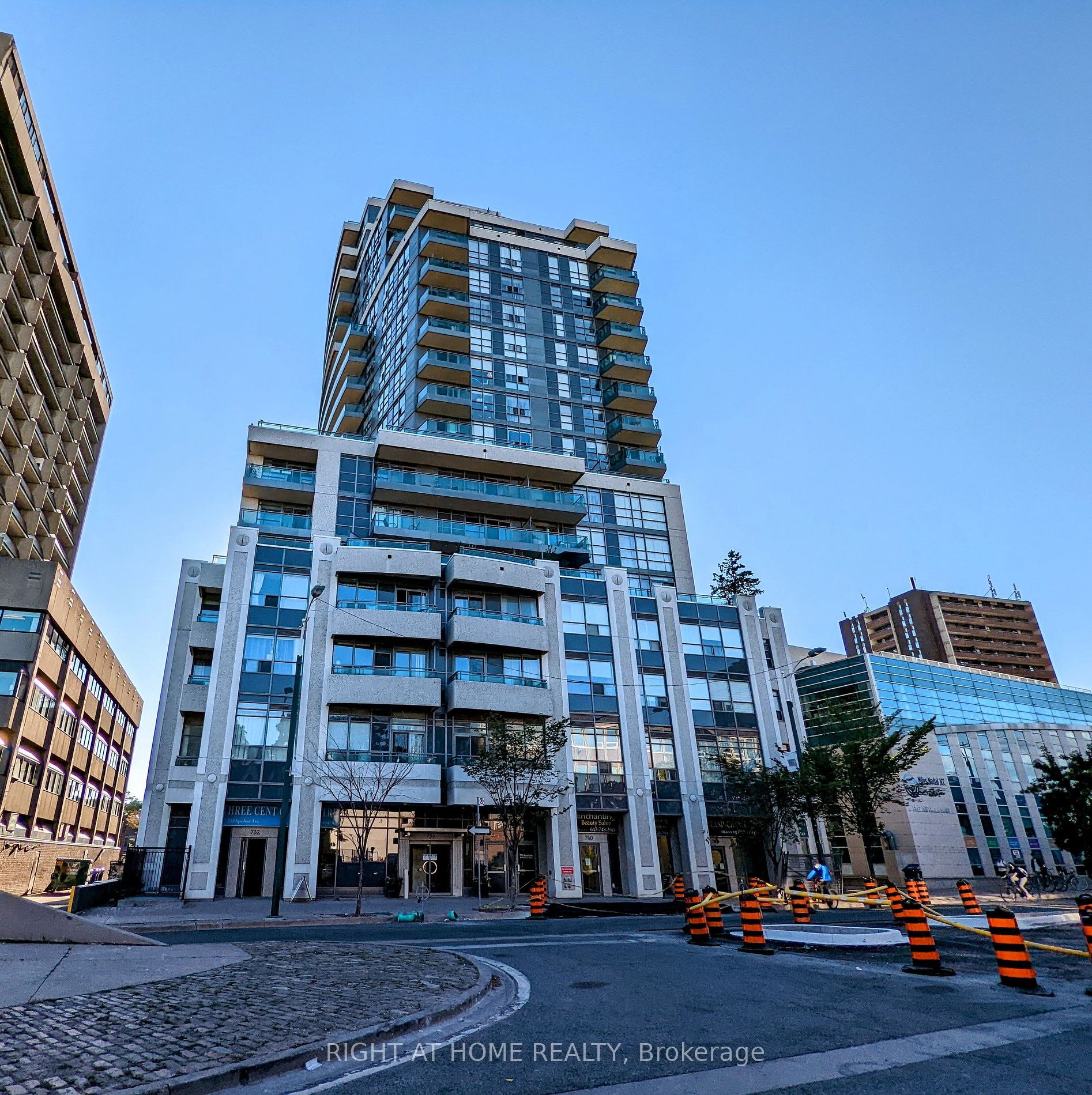 736 Spadina Ave 416