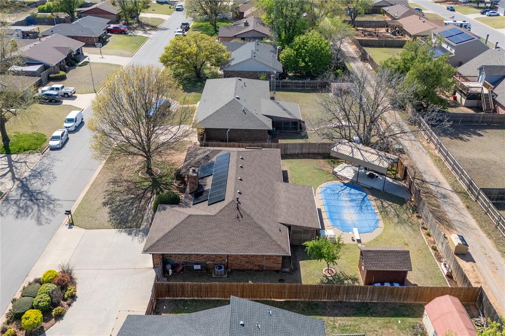 1421 E Quail