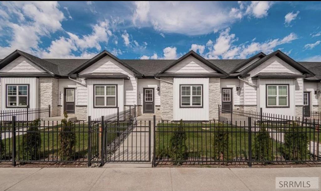 1457 Fremont Ave