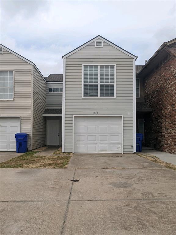 Check out this great townhouse now available. Featuring 3 bedrooms, 2 full baths, a 1 car garage, large living area, a laundry room and the fridge stays. This home is located just a short drive from schools, restaurants, parks, golf courses, shopping and easy access to highways.
