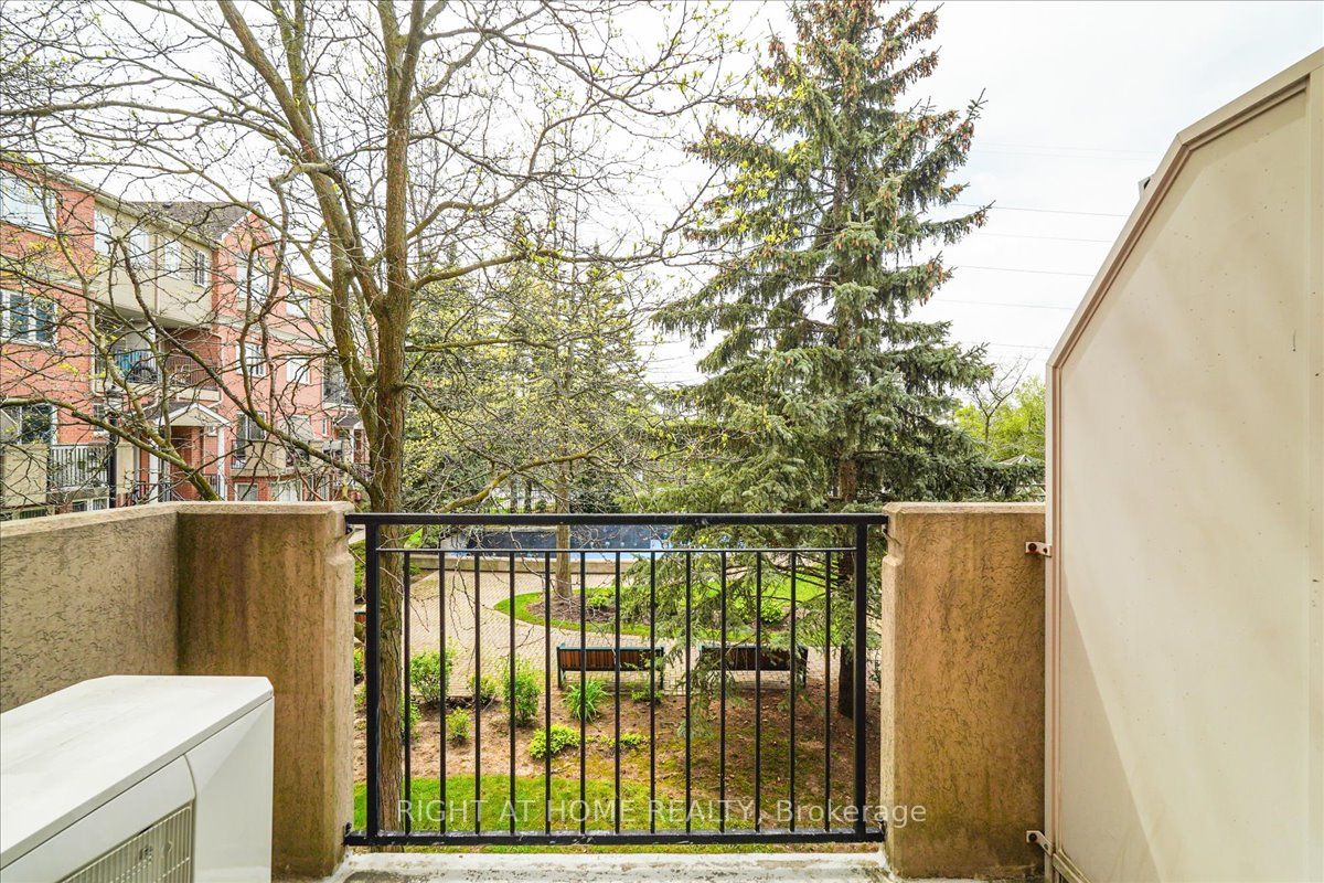 1881 Mcnicoll Ave 558