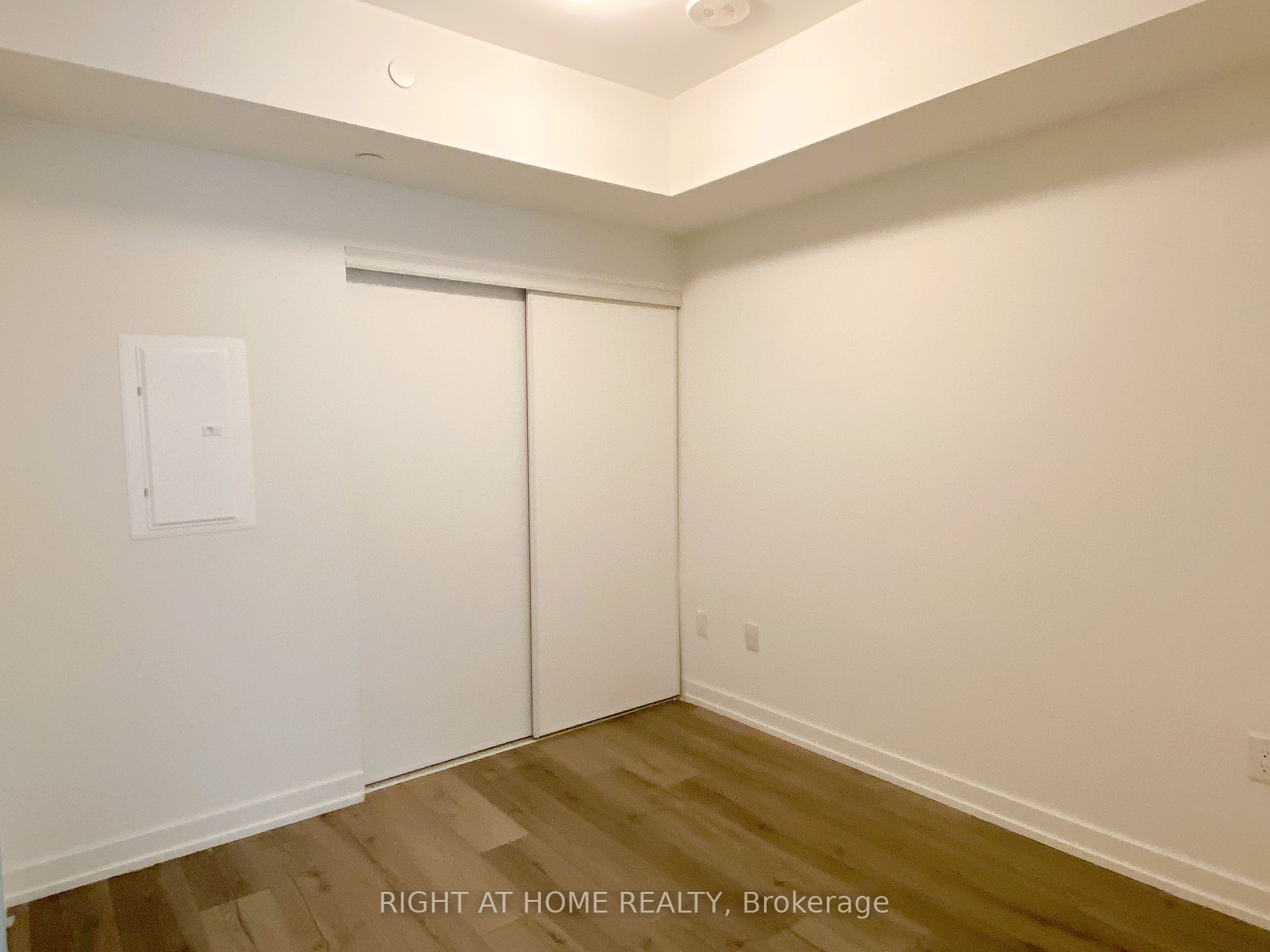 1195 The Queensway 101