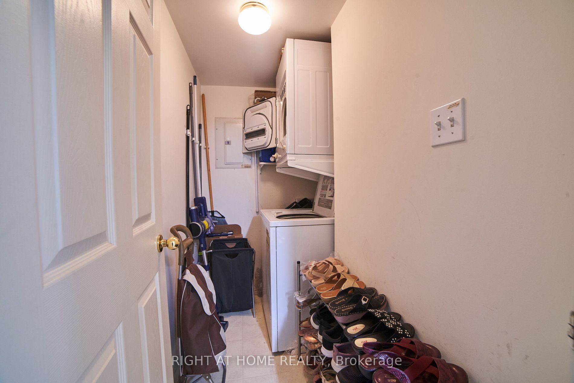 1700 E Eglinton Ave 609