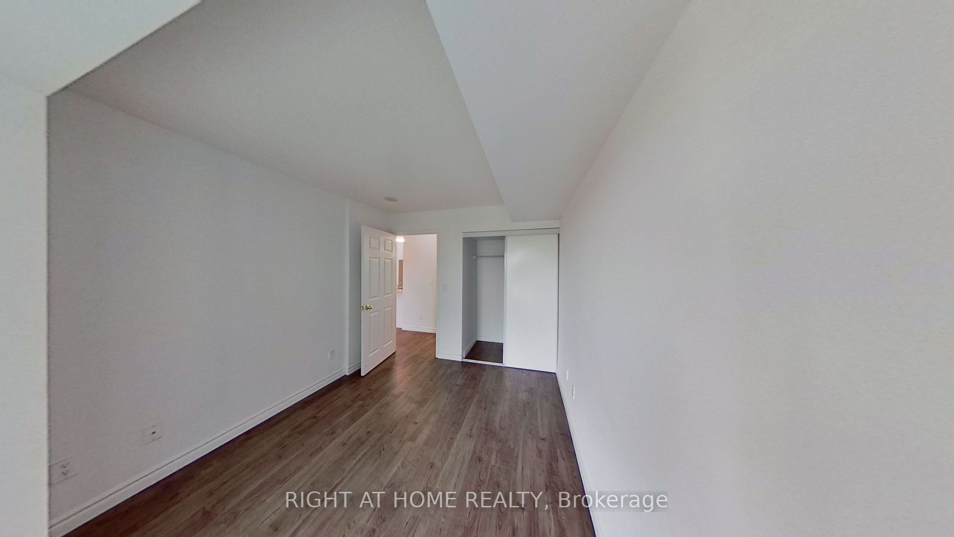 11 Oneida Cres 401