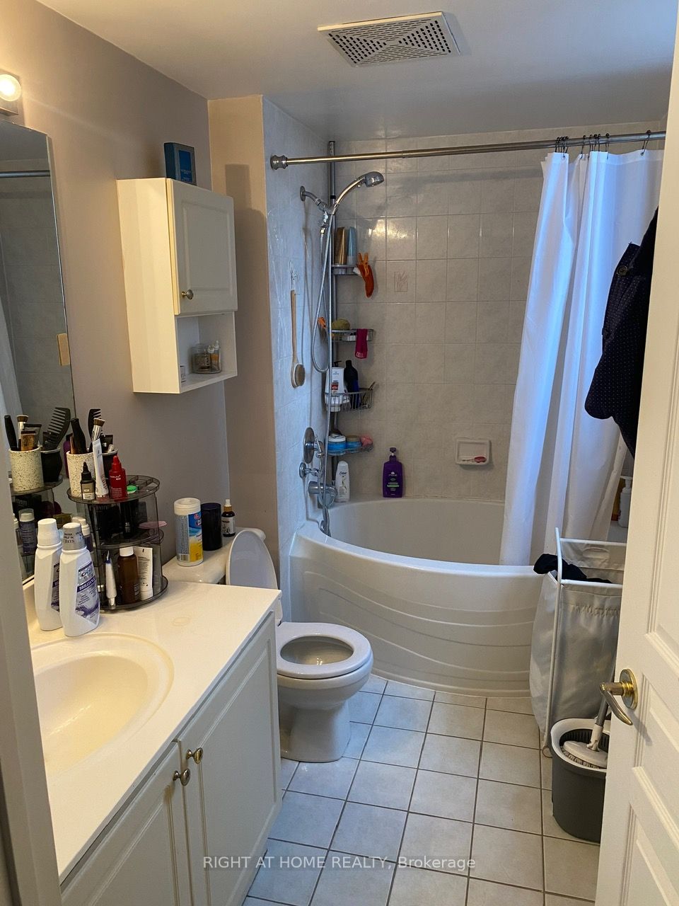 200 E Burnhamthorpe Rd 1504